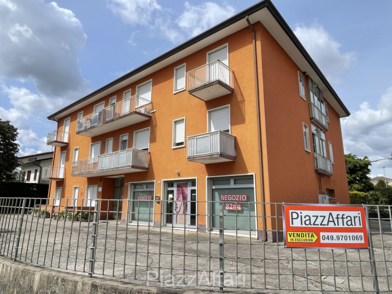 All'inizio della zona Ex-Piscina - "Ex Foro Boario" - ubicato proprio davanti al supermercato Eur...