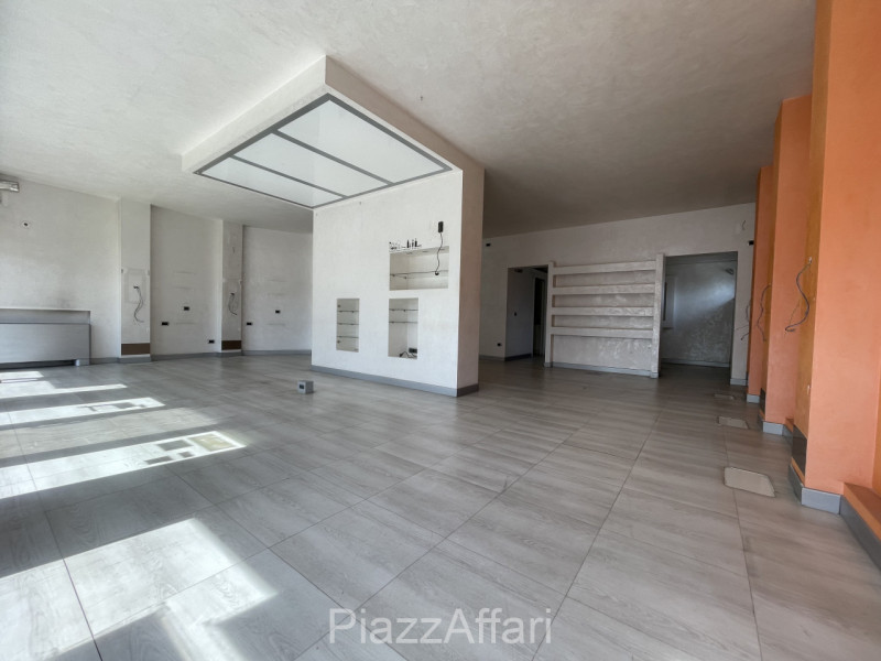 All'inizio della zona Ex-Piscina - "Ex Foro Boario" - ubicato proprio davanti al supermercato Eur...