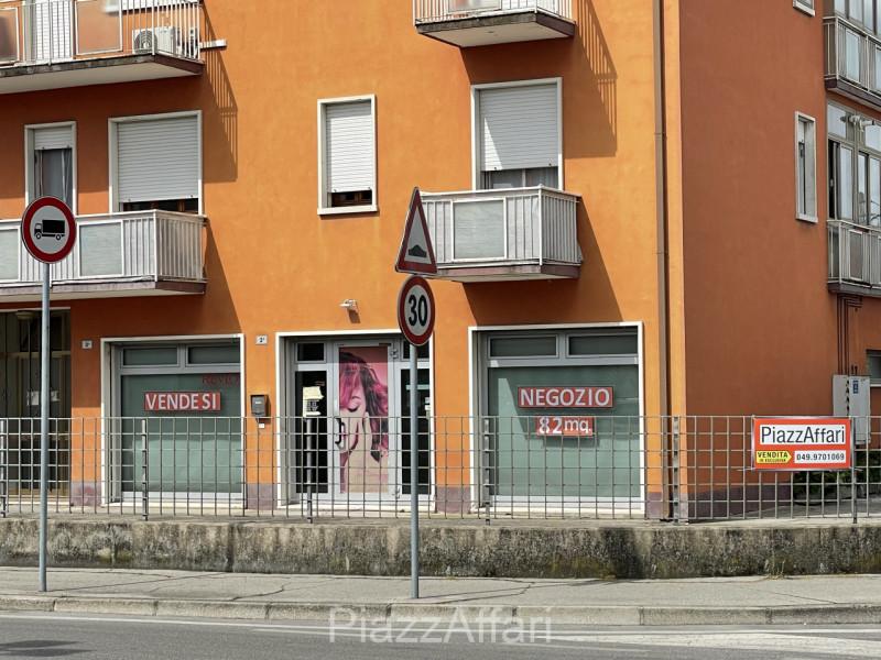 All'inizio della zona Ex-Piscina - "Ex Foro Boario" - ubicato proprio davanti al supermercato Eur...