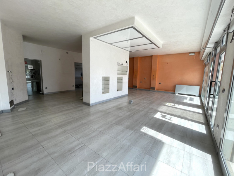 All'inizio della zona Ex-Piscina - "Ex Foro Boario" - ubicato proprio davanti al supermercato Eur...