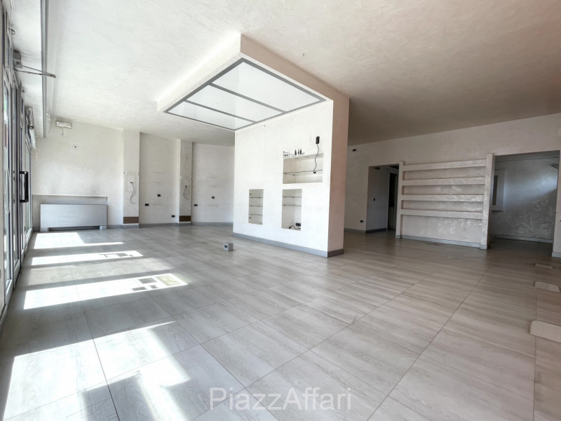 All'inizio della zona Ex-Piscina - "Ex Foro Boario" - ubicato proprio davanti al supermercato Eur...