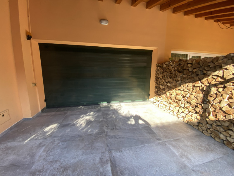 Vi presentiamo un'opportunità imperdibile nel cuore di Rossano Veneto: una bifamiliare con una su...