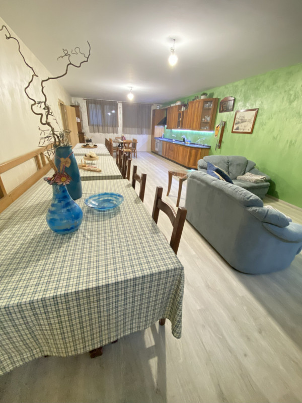 Vi presentiamo un'opportunità imperdibile nel cuore di Rossano Veneto: una bifamiliare con una su...