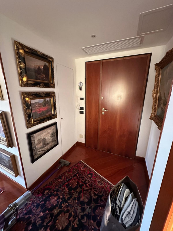 Sara Immobiliare propone in esclusiva un elegante appartamento di 148 mq, situato nell’ambita zon...