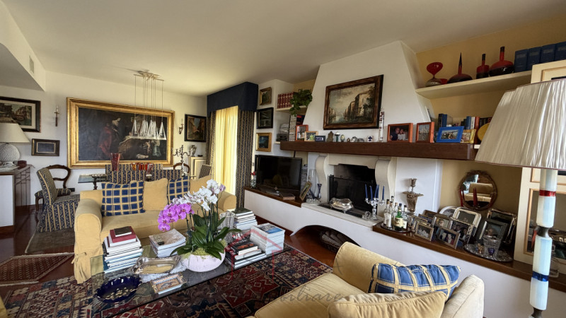 Sara Immobiliare propone in esclusiva un elegante appartamento di 148 mq, situato nell’ambita zon...