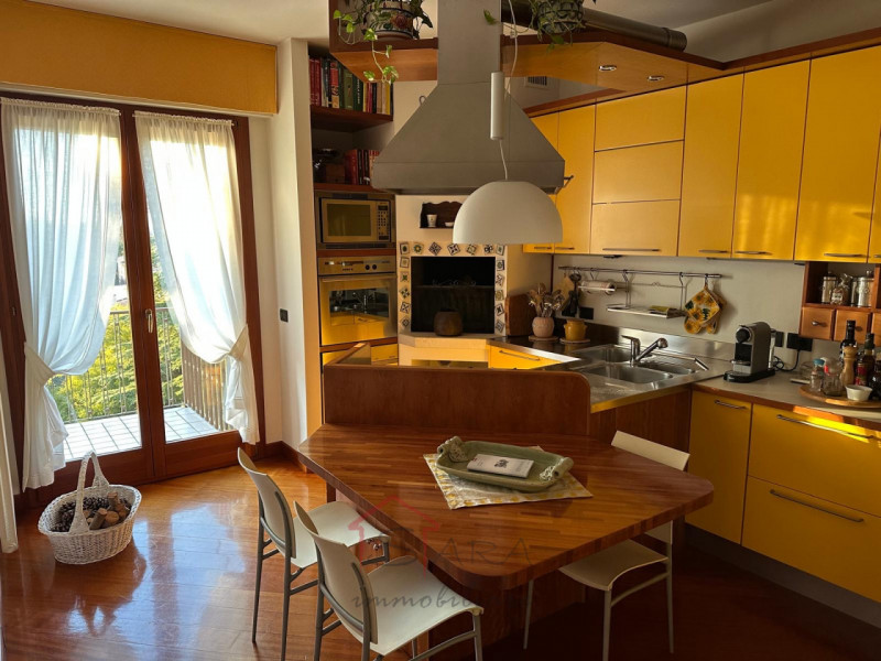 Sara Immobiliare propone in esclusiva un elegante appartamento di 148 mq, situato nell’ambita zon...