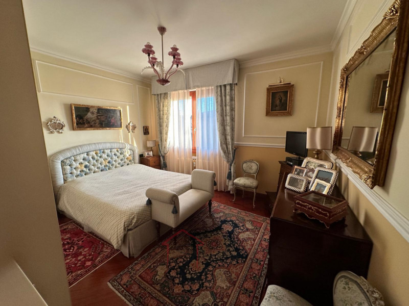 Sara Immobiliare propone in esclusiva un elegante appartamento di 148 mq, situato nell’ambita zon...