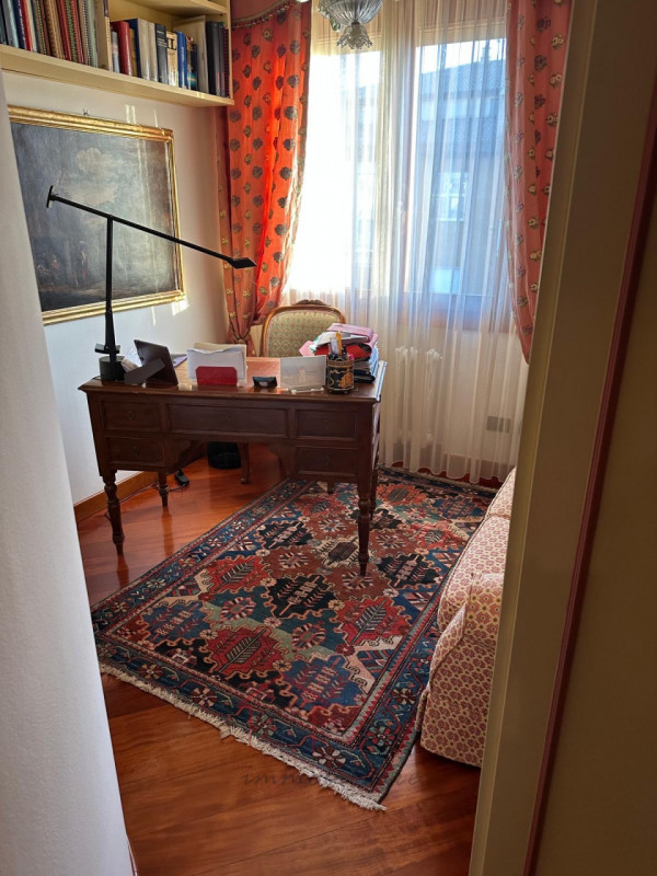 Sara Immobiliare propone in esclusiva un elegante appartamento di 148 mq, situato nell’ambita zon...