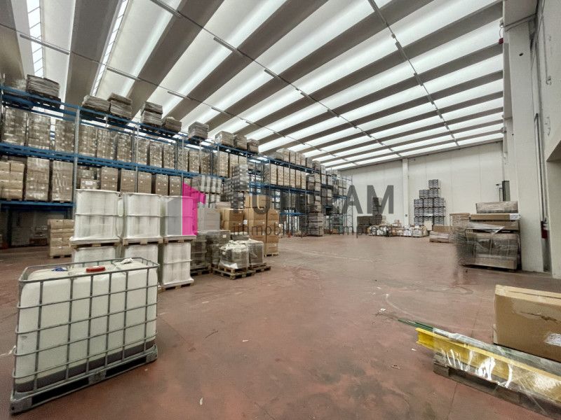 RIF: 115NM - PADOVA - PER INFO: 340335 8378 - 0444310220

Propongo in AFFITTO capannone produttiv...