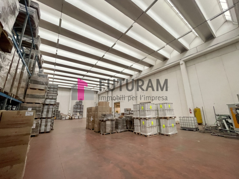 RIF: 115NM - PADOVA - PER INFO: 340335 8378 - 0444310220

Propongo in AFFITTO capannone produttiv...