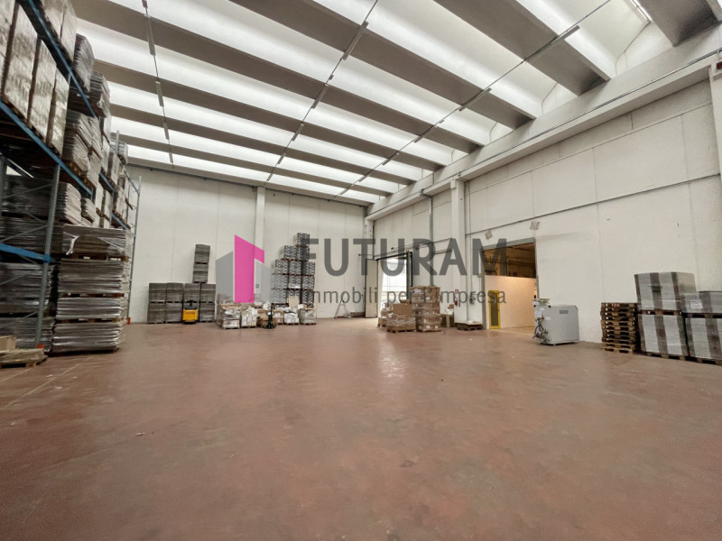 RIF: 115NM - PADOVA - PER INFO: 340335 8378 - 0444310220

Propongo in AFFITTO capannone produttiv...