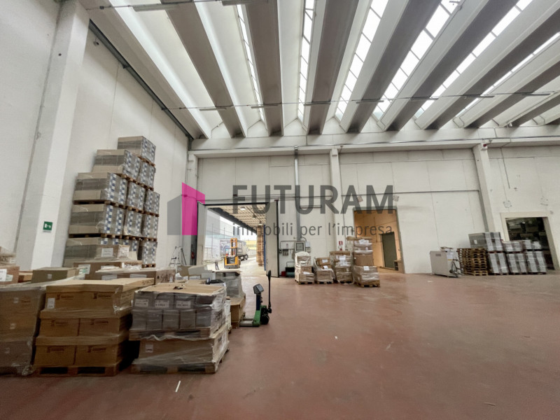 RIF: 115NM - PADOVA - PER INFO: 340335 8378 - 0444310220

Propongo in AFFITTO capannone produttiv...