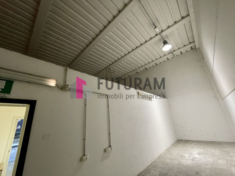 RIF: 115NM - PADOVA - PER INFO: 340335 8378 - 0444310220

Propongo in AFFITTO capannone produttiv...