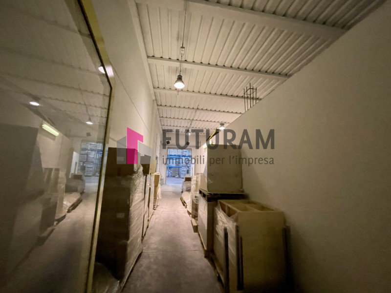 RIF: 115NM - PADOVA - PER INFO: 340335 8378 - 0444310220

Propongo in AFFITTO capannone produttiv...