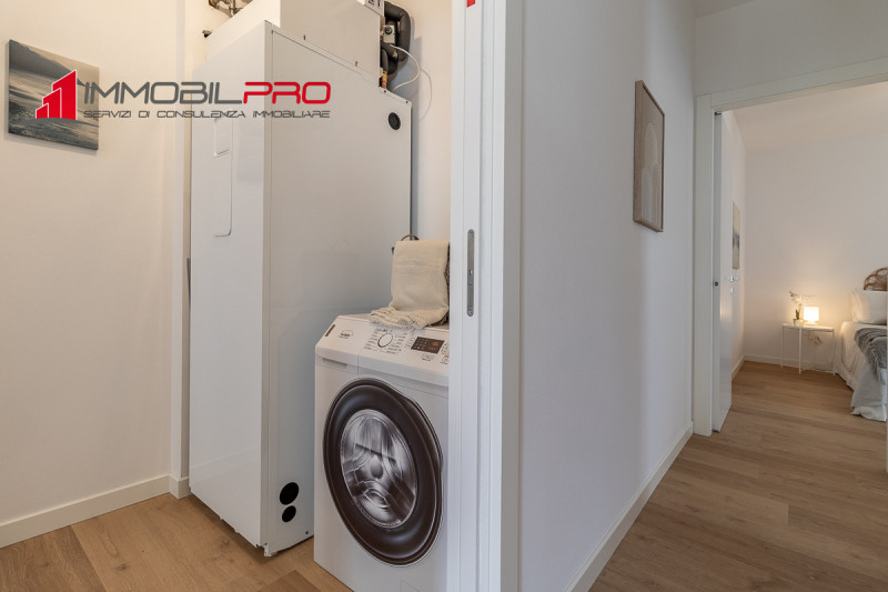 ESCLUSIVA IMMOBILPRO!!! NO IVA!!! RISPARMI € 8.000,00!
Un bicamere moderno, funzionale e con un g...