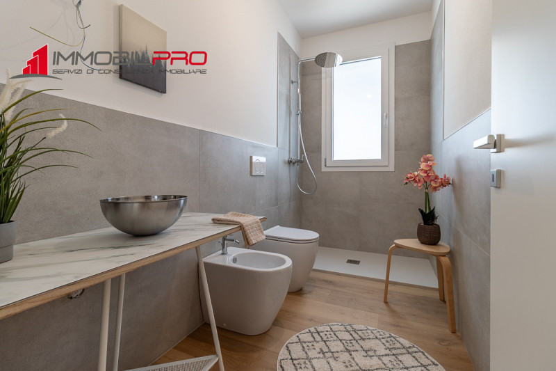 ESCLUSIVA IMMOBILPRO!!! NO IVA!!! RISPARMI € 8.000,00!
Un bicamere moderno, funzionale e con un g...