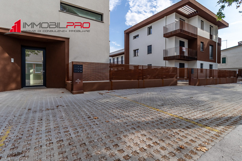 ESCLUSIVA IMMOBILPRO!!! NO IVA!!! RISPARMI € 8.000,00!
Un bicamere moderno, funzionale e con un g...