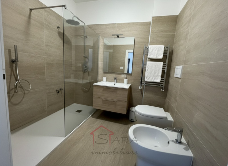 Nel cuore di Padova, Sara Immobiliare propone in vendita un elegante appartamento di 120 mq inser...