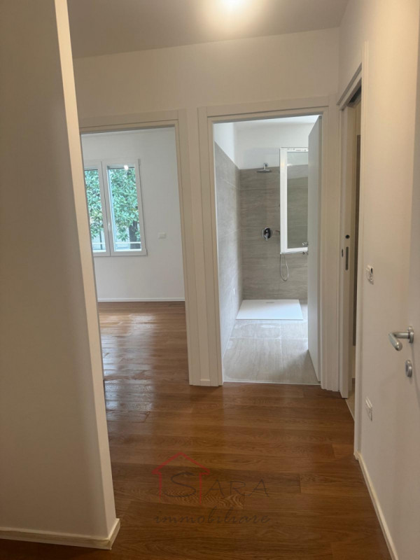 Sara Immobiliare è lieta di presentare un magnifico appartamento situato in centro città. Questo ...