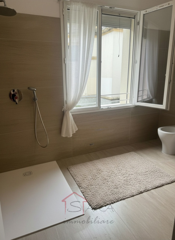 Sara Immobiliare è lieta di presentare un magnifico appartamento situato in centro città. Questo ...