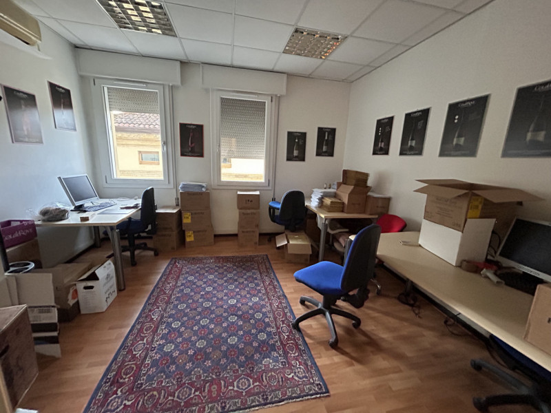 Padova Corso del Popolo Nicoletta Dardilli di AD Casa Padova propone in vendita ufficio al piano ...