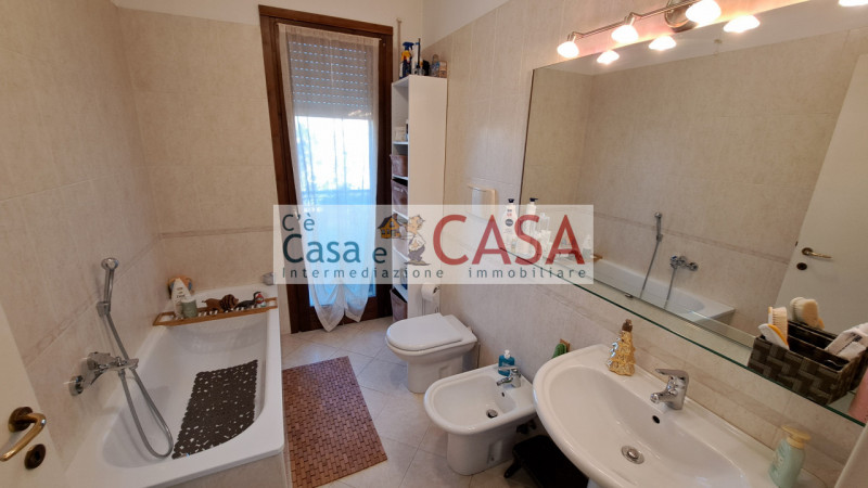 S.DOMENICO: Ottimo contesto abitativo, vicinanze a tutti i servizi, autobus, farmacia, scuole, co...