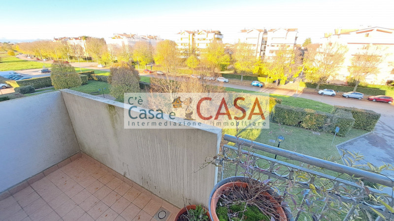 S.DOMENICO: Ottimo contesto abitativo, vicinanze a tutti i servizi, autobus, farmacia, scuole, co...