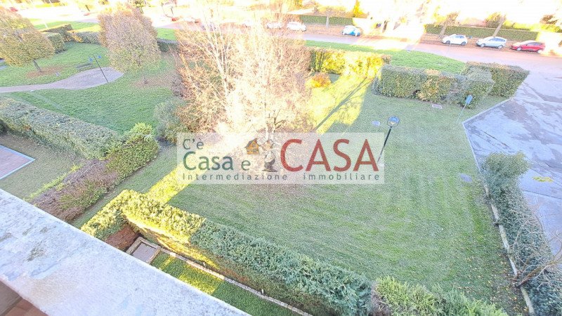 S.DOMENICO: Ottimo contesto abitativo, vicinanze a tutti i servizi, autobus, farmacia, scuole, co...