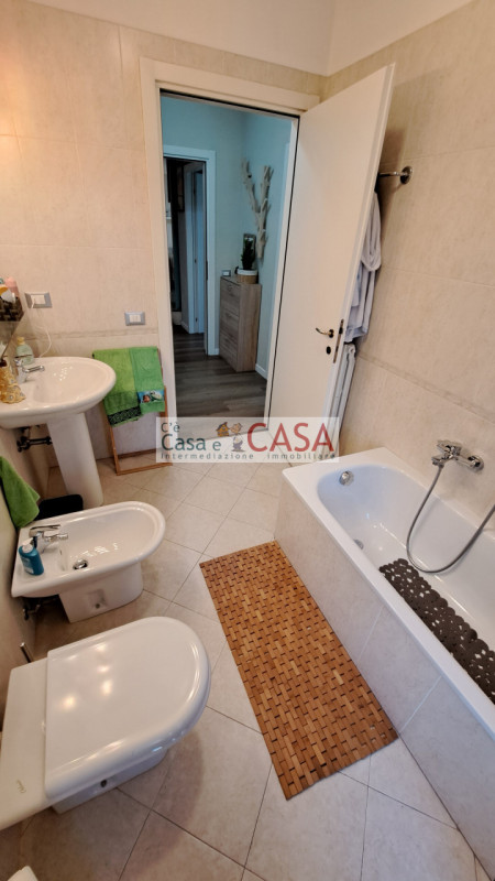 S.DOMENICO: Ottimo contesto abitativo, vicinanze a tutti i servizi, autobus, farmacia, scuole, co...