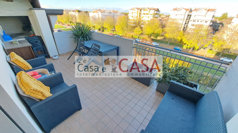 S.DOMENICO: Ottimo contesto abitativo, vicinanze a tutti i servizi, autobus, farmacia, scuole, co...