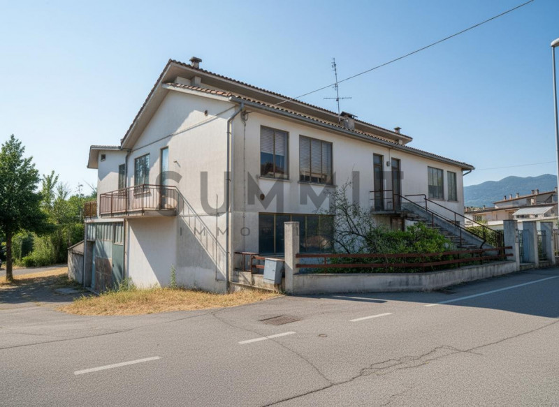 SANTORSO:  intera BIFAMILIARE  in zona residenziale collinare con splendida vista, composta da du...