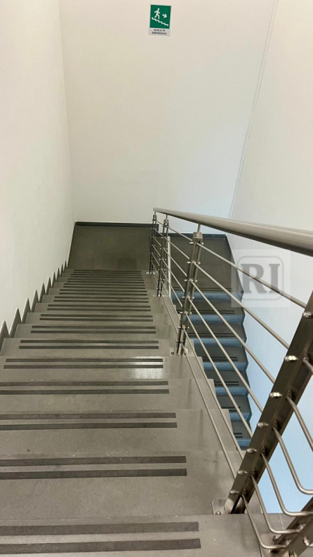 Scopri un'opportunità unica nel cuore di Limena: proponiamo in affitto un prestigioso ufficio di ...