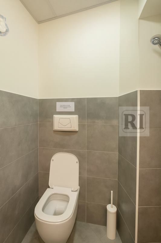 Scopri un'opportunità unica nel cuore di Limena: proponiamo in affitto un prestigioso ufficio di ...