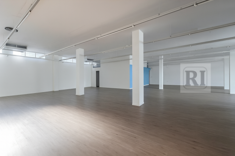 Scopri un'opportunità unica nel cuore di Limena! Ti presentiamo un magazzino spazioso di ben 400 ...