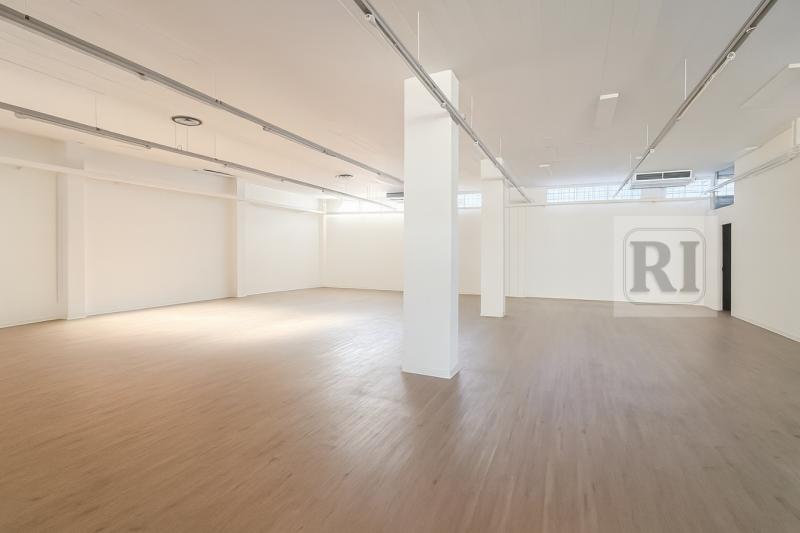 Scopri un'opportunità unica nel cuore di Limena! Ti presentiamo un magazzino spazioso di ben 400 ...