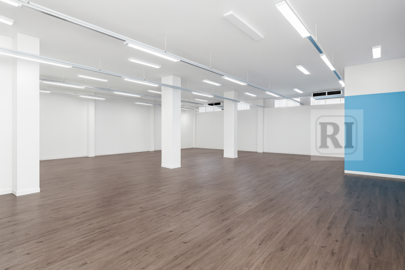 Scopri un'opportunità unica nel cuore di Limena! Ti presentiamo un magazzino spazioso di ben 400 ...