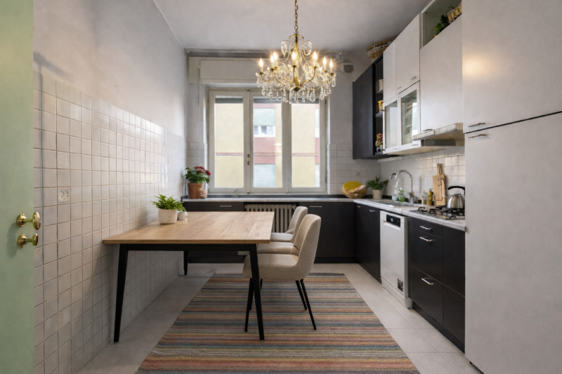 In un quartiere residenziale molto comodo e servito, a soli dieci minuti dal centro storico di Vi...