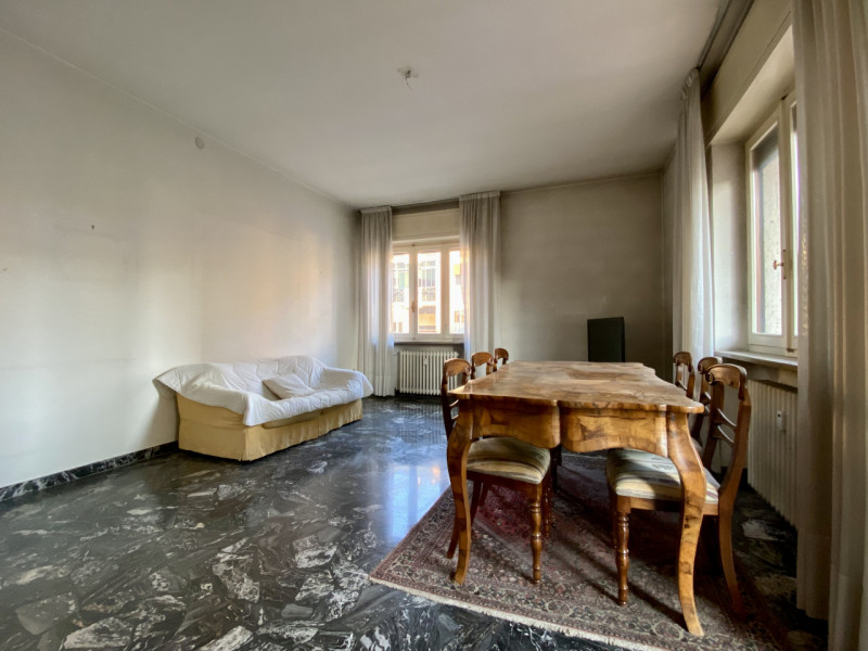 In un quartiere residenziale molto comodo e servito, a soli dieci minuti dal centro storico di Vi...