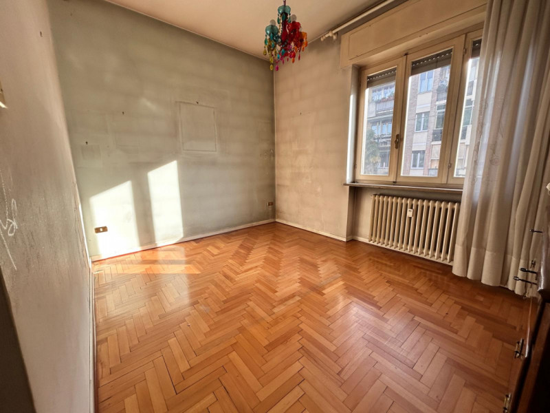 In un quartiere residenziale molto comodo e servito, a soli dieci minuti dal centro storico di Vi...