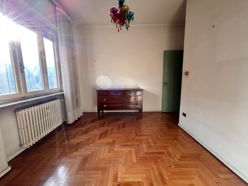 In un quartiere residenziale molto comodo e servito, a soli dieci minuti dal centro storico di Vi...