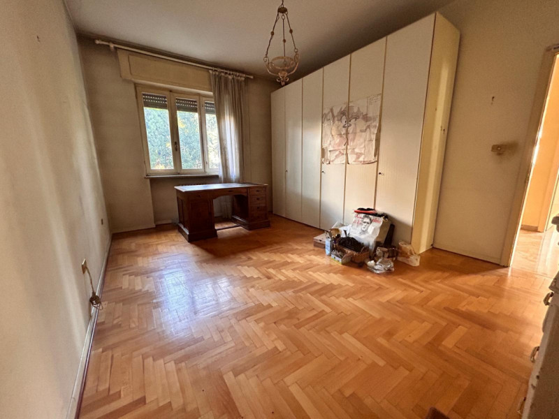 In un quartiere residenziale molto comodo e servito, a soli dieci minuti dal centro storico di Vi...