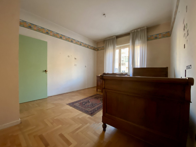 In un quartiere residenziale molto comodo e servito, a soli dieci minuti dal centro storico di Vi...