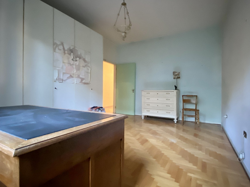 In un quartiere residenziale molto comodo e servito, a soli dieci minuti dal centro storico di Vi...