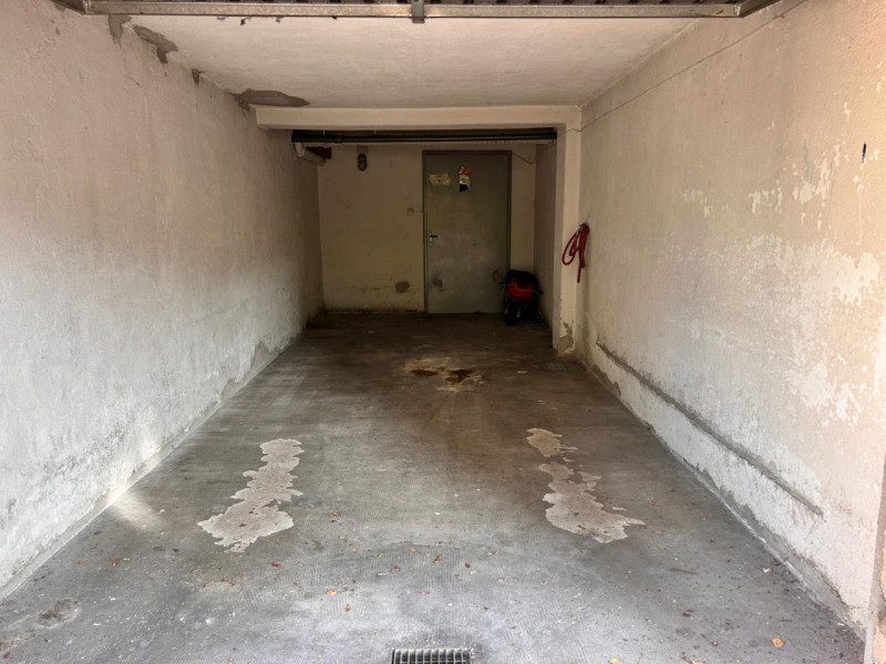 In un quartiere residenziale molto comodo e servito, a soli dieci minuti dal centro storico di Vi...