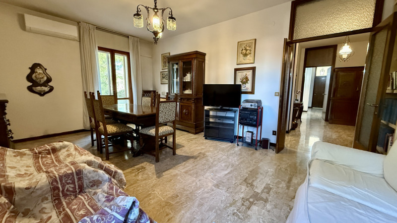 Immobile in esclusiva al Gruppo Padova MLS
SANTISSIMA TRINITA' Appartamento di tre camere all’int...