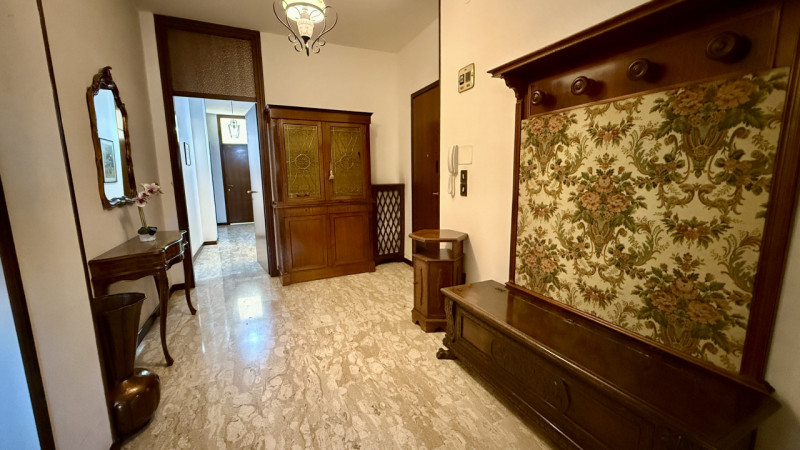 Immobile in esclusiva al Gruppo Padova MLS
SANTISSIMA TRINITA' Appartamento di tre camere all’int...