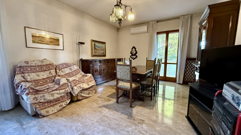 Immobile in esclusiva al Gruppo Padova MLS
SANTISSIMA TRINITA' Appartamento di tre camere all’int...