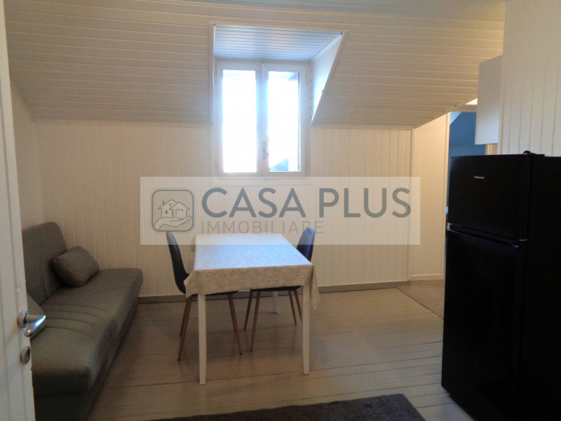 In palazzina Liberty posto al piano ultimo:  OCCASIONE di Mansardina travata pari al nuovo e comp...