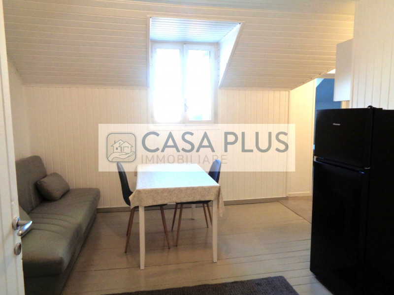 In palazzina storica in stile Liberty Proponiamo MANSARDINA TRAVATA posta al PIANO QUARTO e ULTIM...