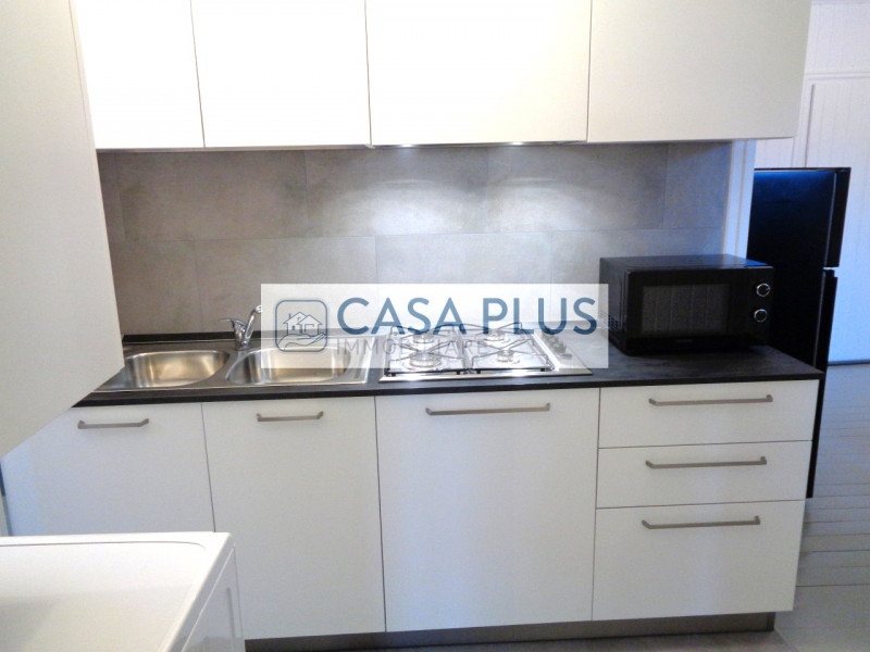 In palazzina Liberty posto al piano ultimo:  Mansardina travata pari al nuovo e completamente arr...